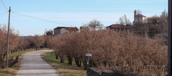 Дом с 8 комнатами в Серравалле Ланге, Италия № 3042 3