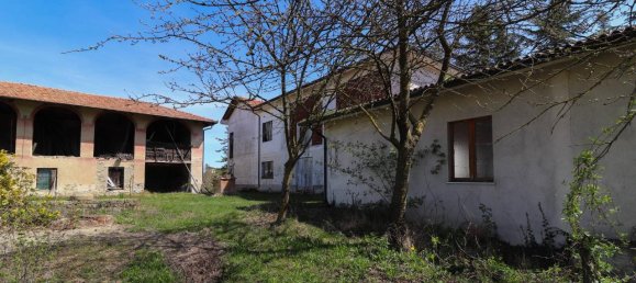 Дом с 8 комнатами в Серравалле Ланге, Италия № 3042 14