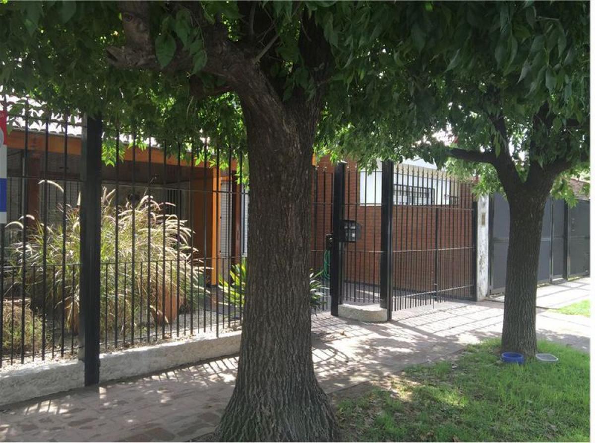 3 bedrooms House in Malvinas Argentinas, Argentina No. 11531