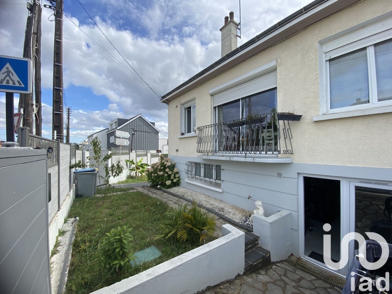 Casa de 3 dormitorios en Saint-Herblain, France No. 331101