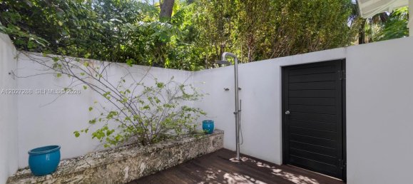 7 dormitorios villa en venta en Miami, Miami-Dade, Florida, USA № 615050 3