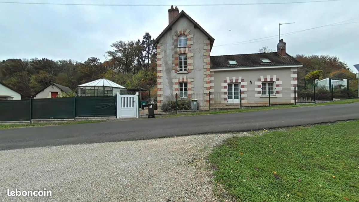 Casa de 3 dormitorios en Reugny, France No. 54226