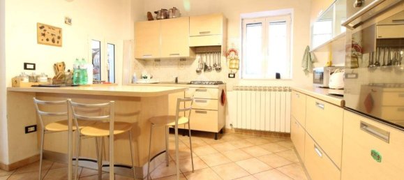 2 bedrooms Apartment in Livorno, Italy No. 146499 9