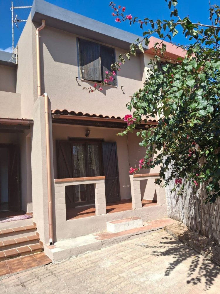 6 rooms House in Capoterra, Italy No. 229584