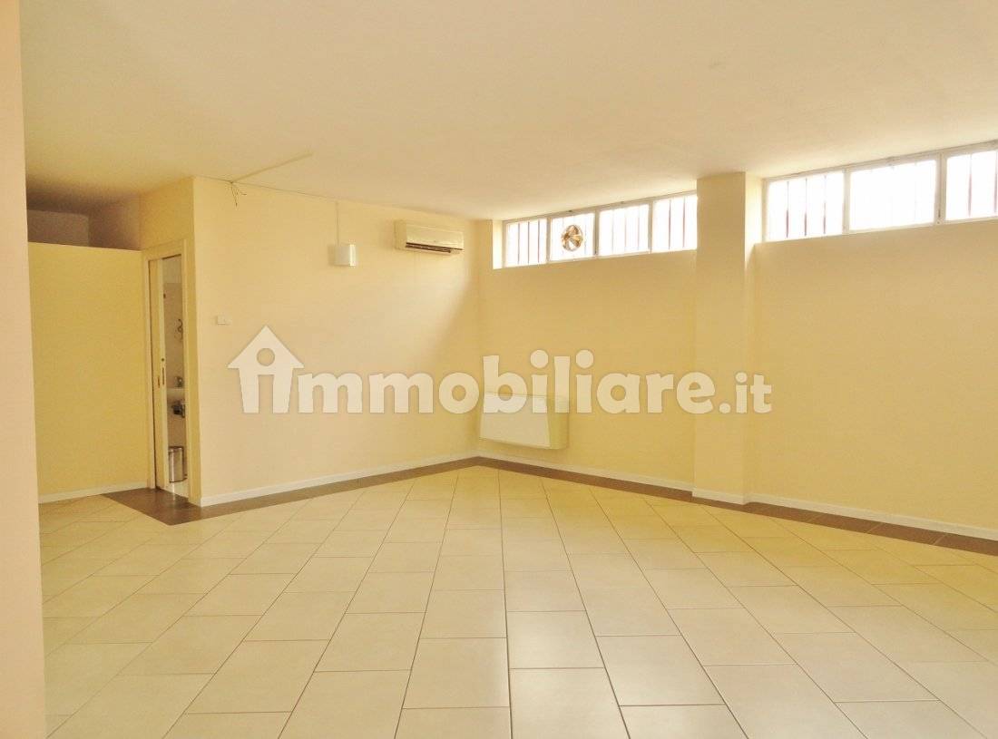 1 room Commercial property in Vicenza, Italy No. 92157