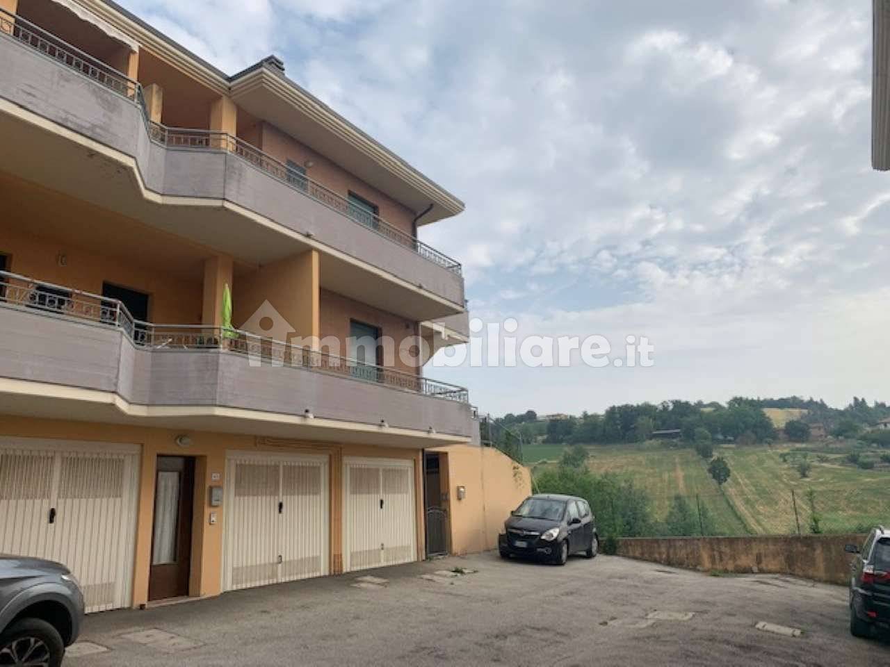 2غرفة مكتب في Montecalvo in Foglia, Italy رقم 77345