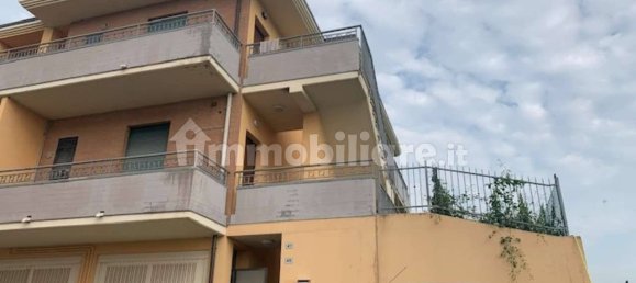 2غرفة مكتب في Montecalvo in Foglia, Italy رقم 77345 3