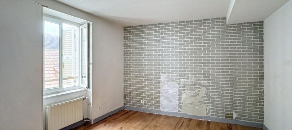 Casa de 3 dormitorios en Montlucon, France No. 272493 9