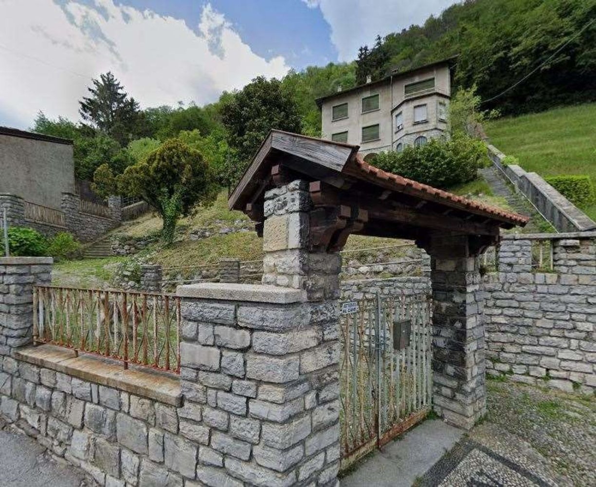 Вилла с 10 комнатами в Вальброна, Италия № 2840