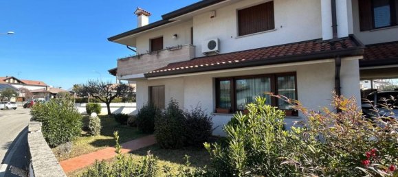 Casa de 3 dormitorios en Udine, Italy No. 51716 2