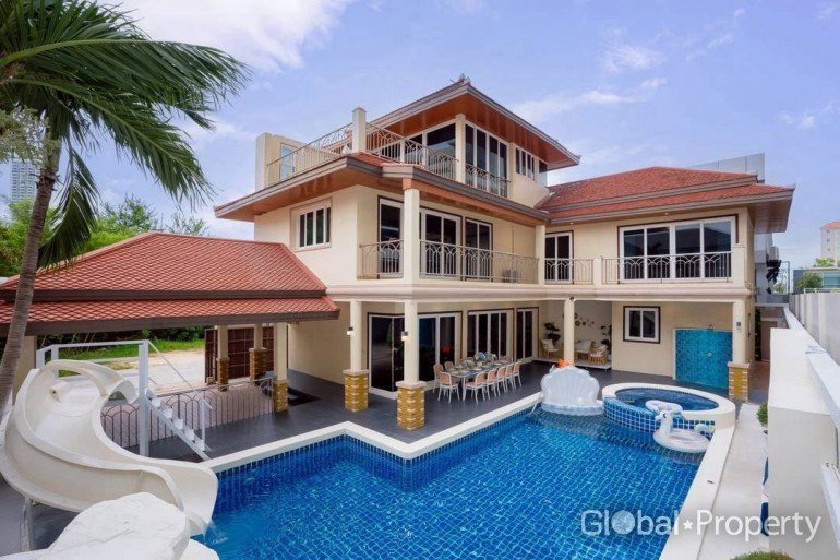 4 bedrooms House for sale in Pattaya, Chonburi, Eastern Thailand, Thailand № 86560