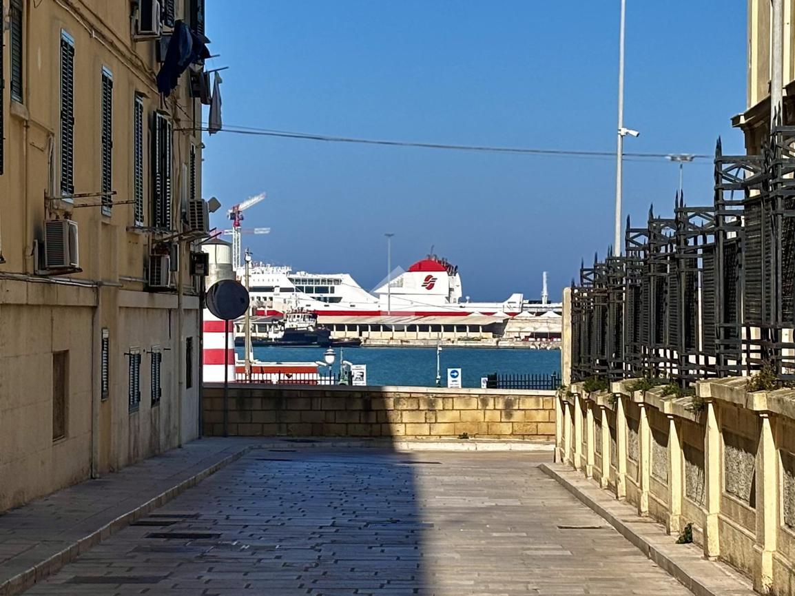 2 rooms Apartment in Bari, Italy No. 234018