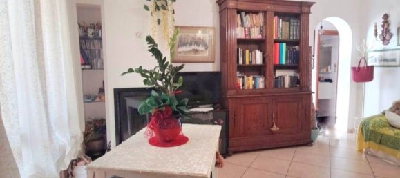 5 bedrooms House in Follonica, Italy No. 331446 2