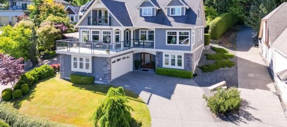 5 bedrooms House in British Columbia, Canada No. 1145 2