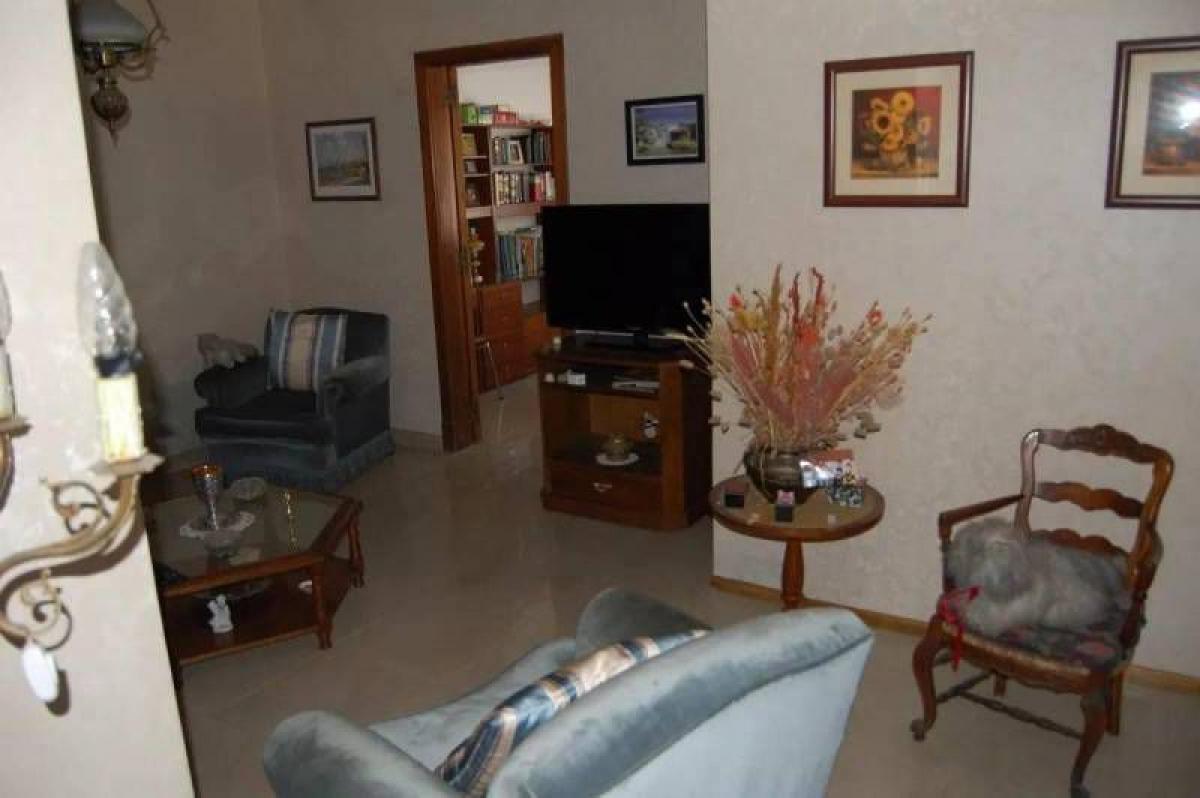 4 bedrooms House in Buenos Aires, Argentina No. 79879