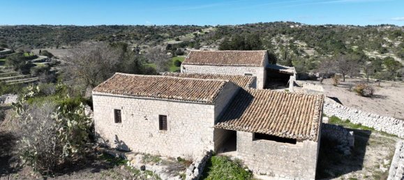 Дом с 7 комнатами в Модика, Италия № 238224 3