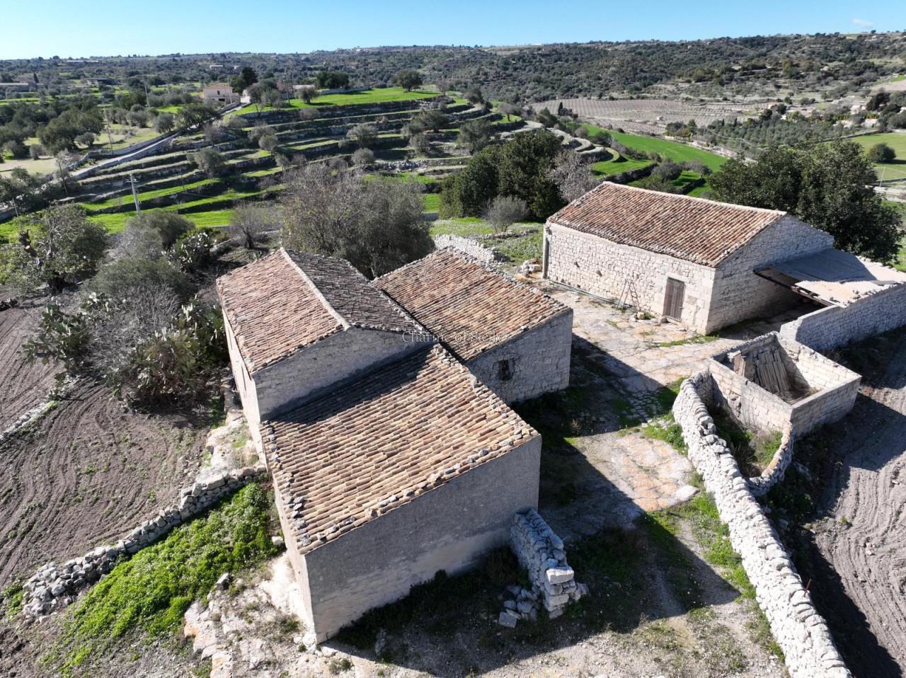 Дом с 7 комнатами в Модика, Италия № 238224