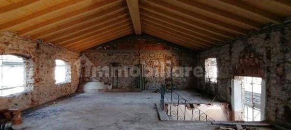 Apartamento de 2 dormitorios en Lucca, Italy No. 39116 3