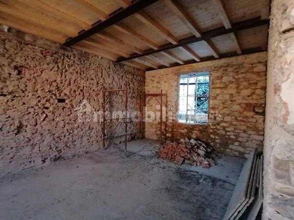 Apartamento de 2 dormitorios en Lucca, Italy No. 39116