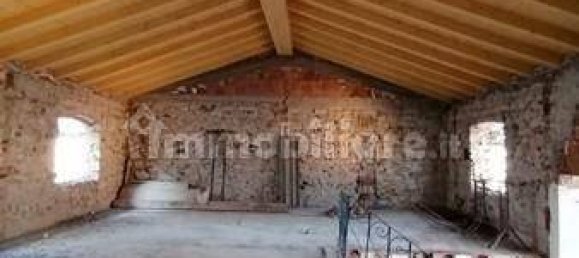 Apartamento de 2 dormitorios en Lucca, Italy No. 39116 11