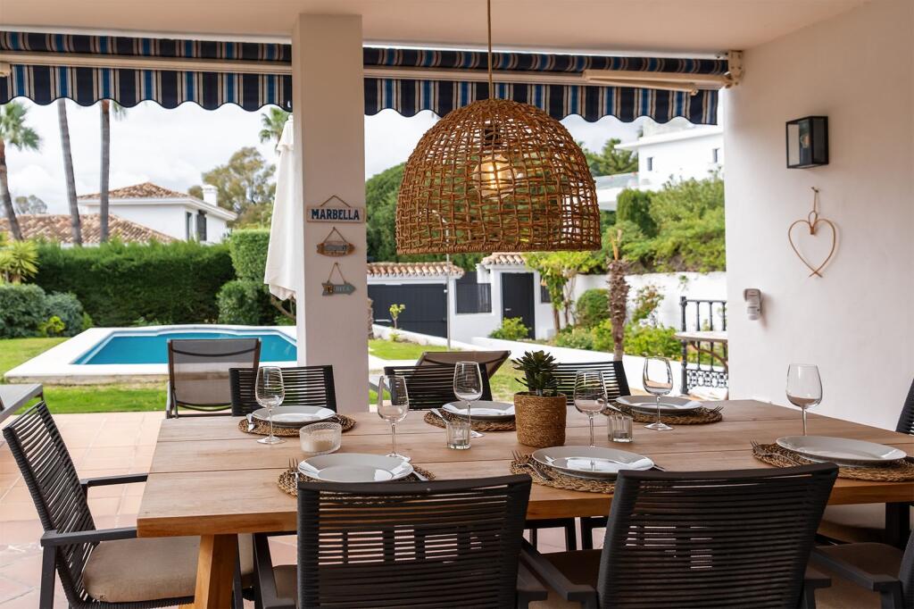 4 bedrooms Villa in Marbella, Spain No. 44533