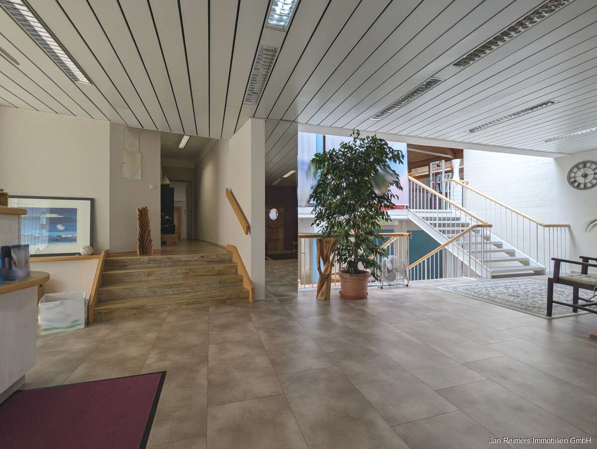 543m² Office in Weilheim-Schongau, Germany No. 319570