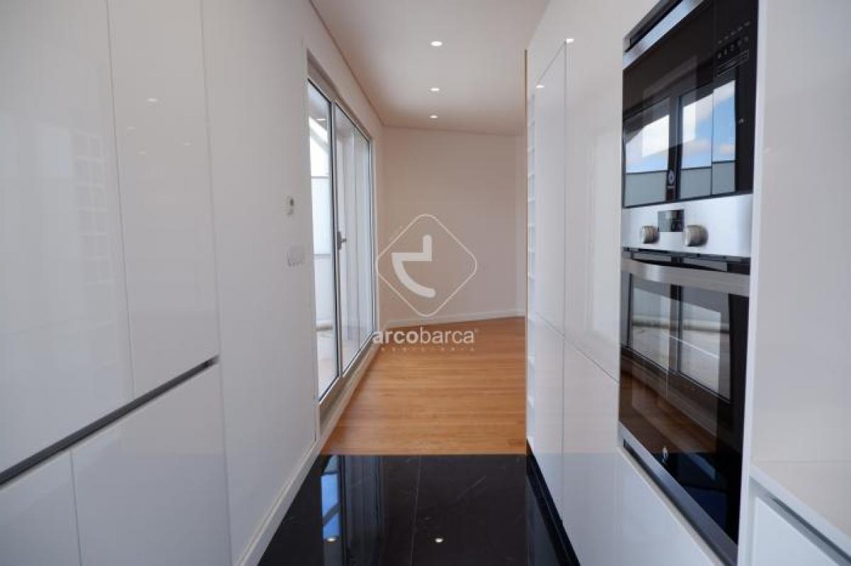 3 bedrooms Apartment in Porto, Portugal No. 6185