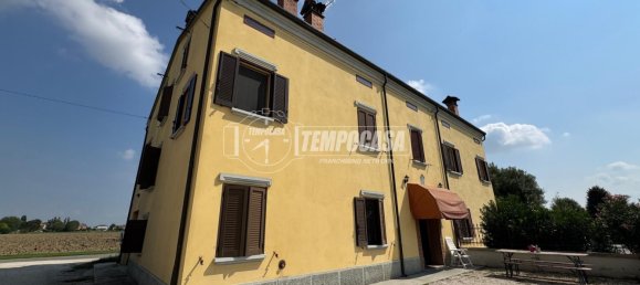4 rooms House in Mirandola, Italy No. 348678 4
