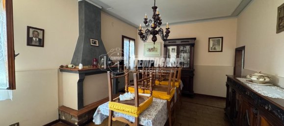 4 rooms House in Mirandola, Italy No. 348678 5