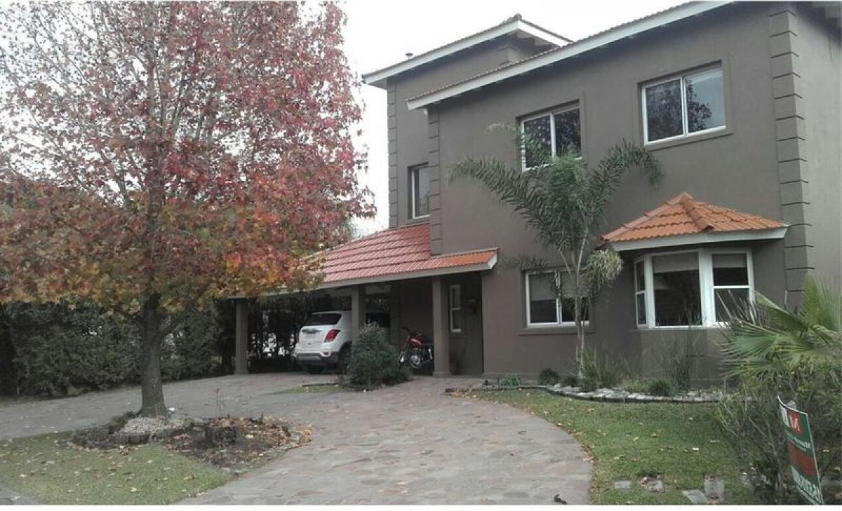 Casa de 5 dormitorios en Escobar, Argentina No. 70036