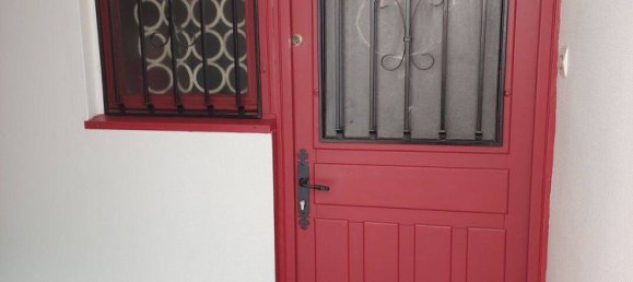 Studio in Paris, France No. 328021 2