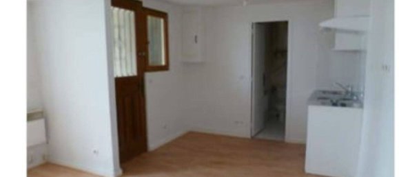 Studio in Paris, France No. 328021 3