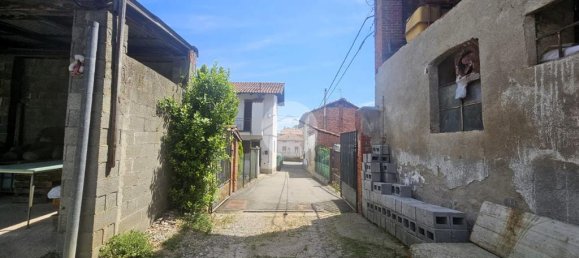 4 bedrooms House in Benna, Italy No. 263972 6