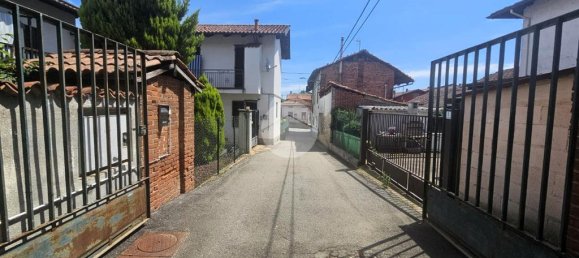 4 bedrooms House in Benna, Italy No. 263972 5