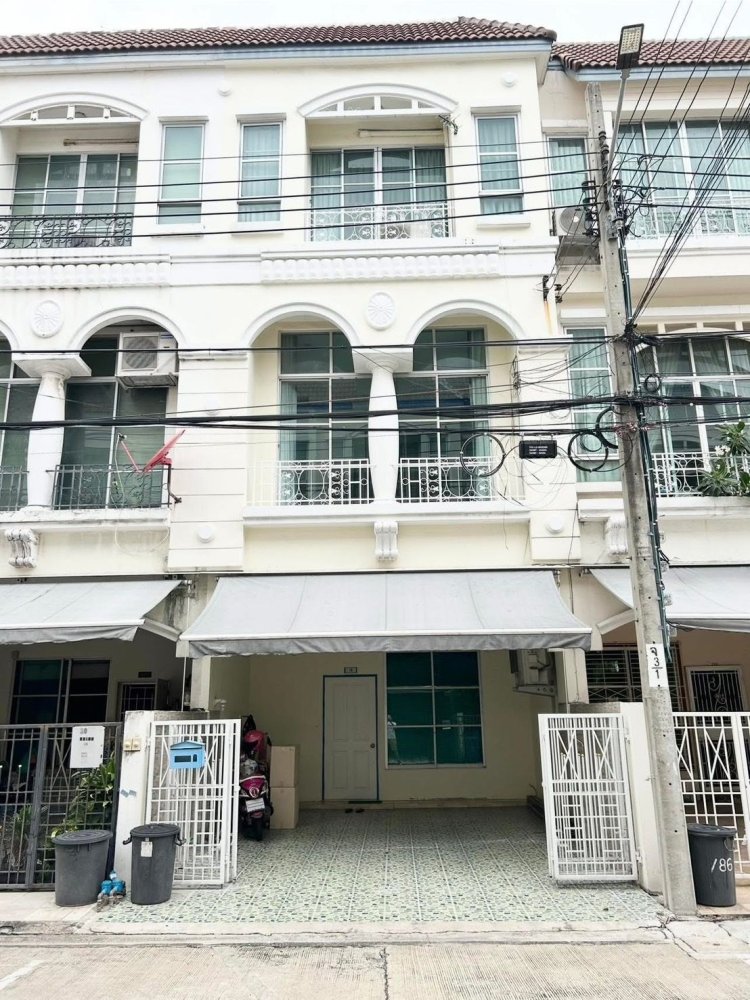 3 Schlafzimmer Stadthaus in Lat Phrao, Thailand, Nr. 67214