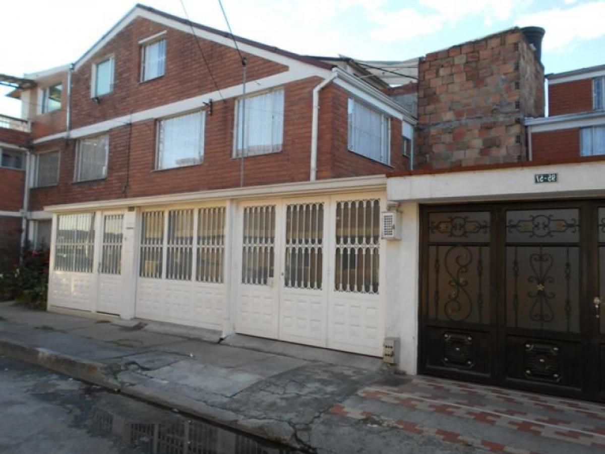 3 bedrooms House in Bogota, Colombia No. 10510