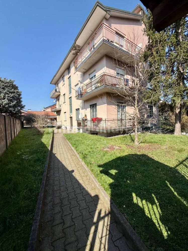 Apartamento T2 em Saronno, Italy N.º 378929
