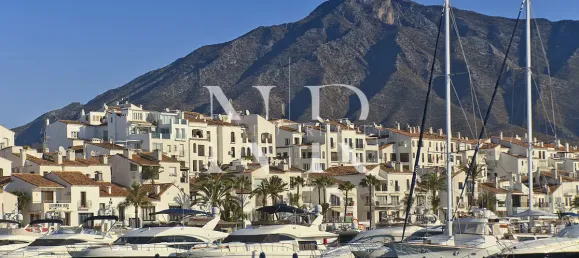 6 bedrooms Villa in Marbella, Spain No. 92121 78