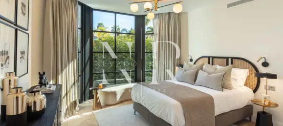 6 bedrooms Villa in Marbella, Spain No. 92121 23