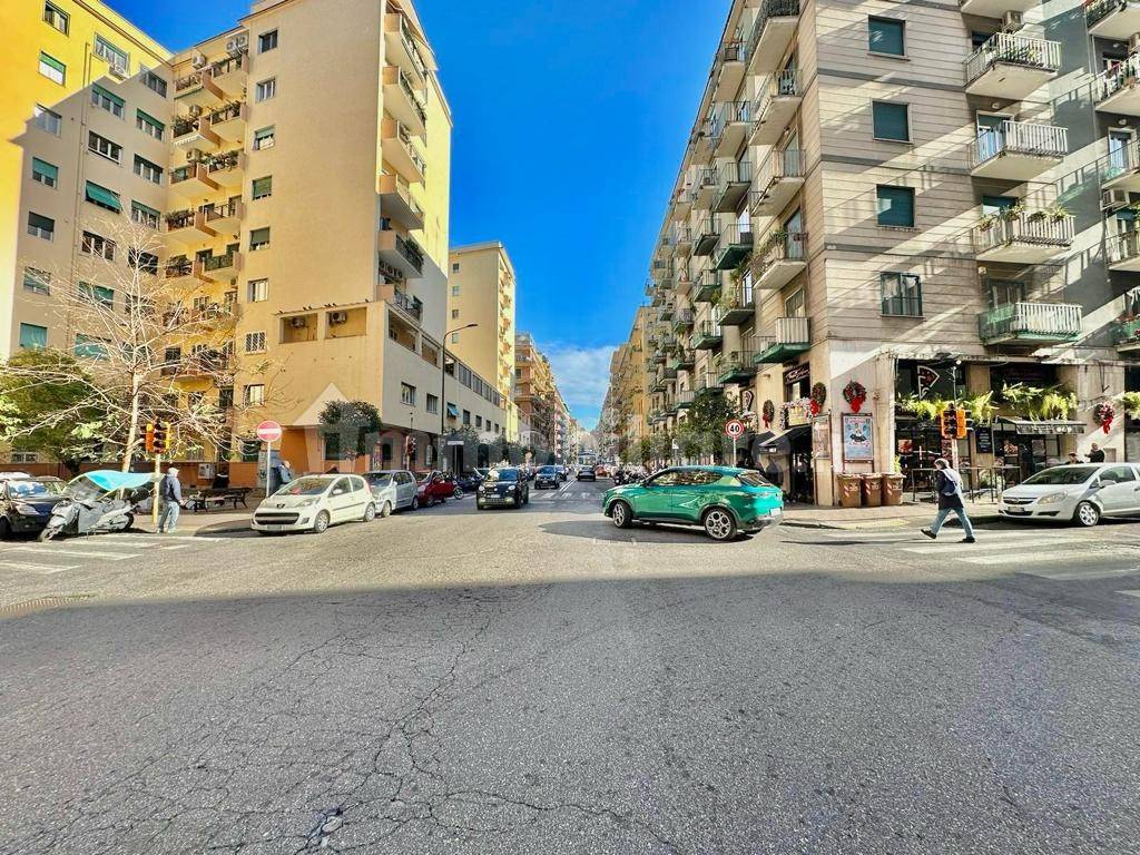  مرآب في Naples, Italy 11متر مربع رقم 327200