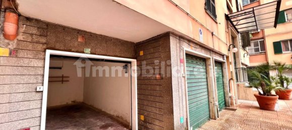  مرآب في Naples, Italy 11متر مربع رقم 327200 4