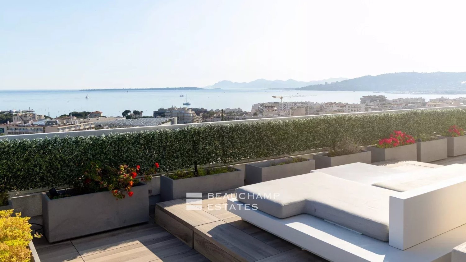 3 bedrooms Penthouse in Antibes, France No. 291843