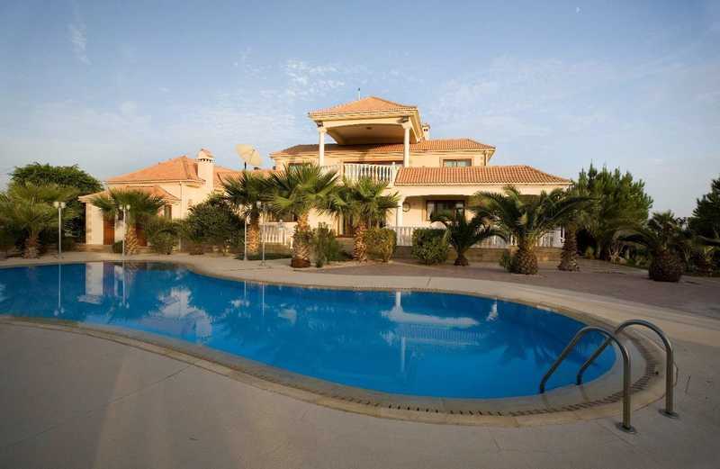 7 chambres Propriété commerciale à Mazotos, Cyprus No. 19018