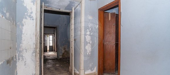 612m² Building in Faro, Portugal No. 65899 30