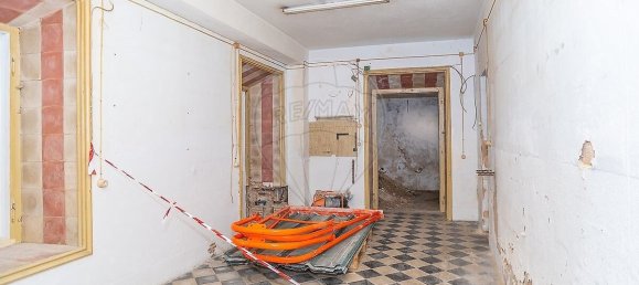 612m² Building in Faro, Portugal No. 65899 9