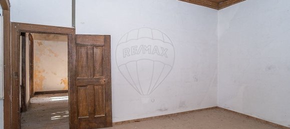 612m² Building in Faro, Portugal No. 65899 25