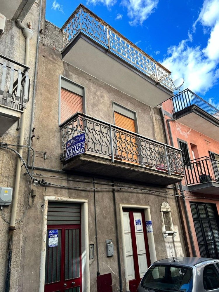 Дом с 4 комнатами в Патерно, Италия № 259716