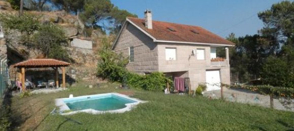 3 bedrooms House in Ourense, Spain No. 185018 2