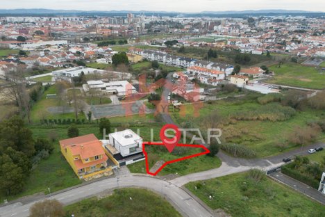 576m² Land in Marinha Grande, Portugal No. 75512