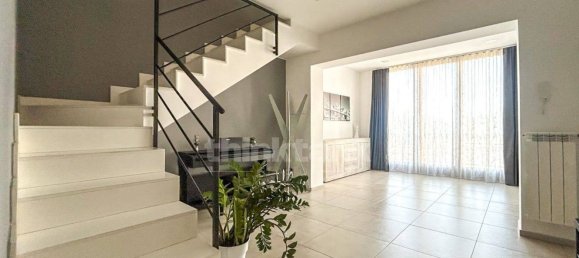 7 rooms Apartment in San Giovanni la Punta, Italy No. 148557 3